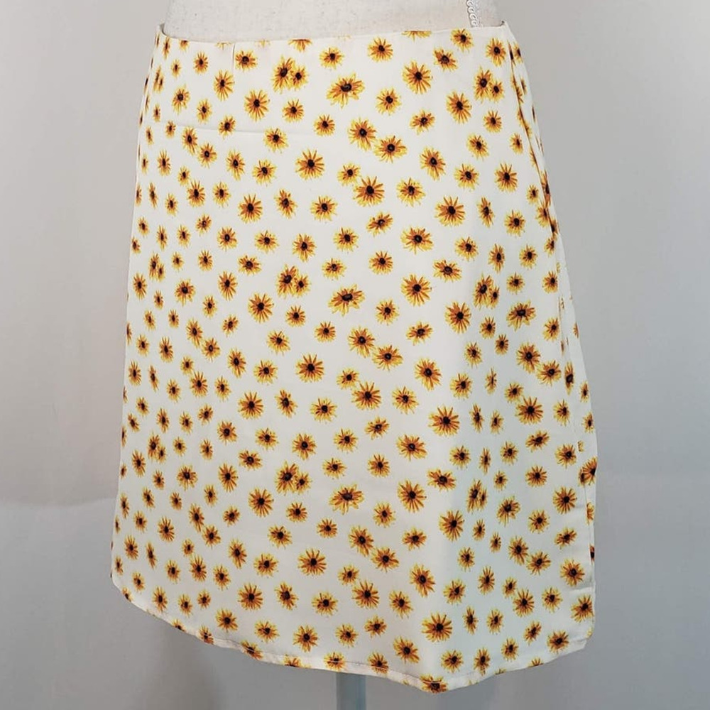 NWT WeWoreWhat 90s Style Yellow Ditsy Daisies Floral Mini Satin Slip Skirt M - Picture 5 of 14